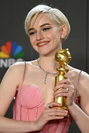 Julia Garner OnlyFans Leaked Free Thumbnail Picture - #2By5TXcksM