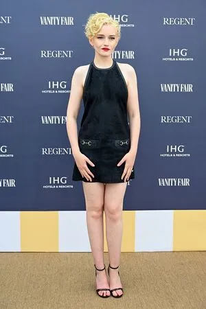 Julia Garner OnlyFans Leaked Free Thumbnail Picture - #2wE8Fsccv3