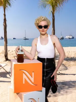 Julia Garner OnlyFans Leaked Free Thumbnail Picture - #4uYrE3tGJM