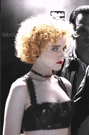Julia Garner OnlyFans Leaked Free Thumbnail Picture - #7AGBFFivVv