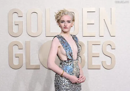 Julia Garner OnlyFans Leaked Free Thumbnail Picture - #AGZO9StHT2