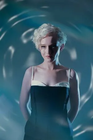 Julia Garner OnlyFans Leaked Free Thumbnail Picture - #AXdieyK2fi