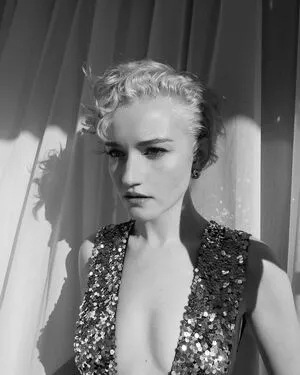 Julia Garner OnlyFans Leaked Free Thumbnail Picture - #EWpUvnfngN