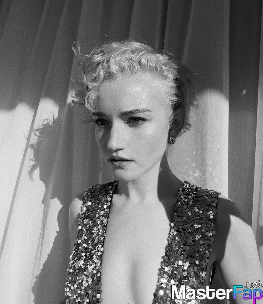 Julia Garner Nude OnlyFans Leak Picture EWpUvnfngN | MasterFap.net