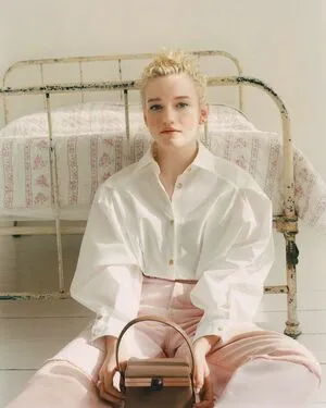 Julia Garner OnlyFans Leaked Free Thumbnail Picture - #F85OmizNZX