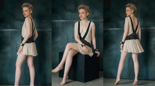Julia Garner OnlyFans Leaked Free Thumbnail Picture - #FEnzN9jdwI