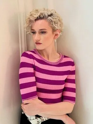 Julia Garner OnlyFans Leaked Free Thumbnail Picture - #H1B6d3T4qL