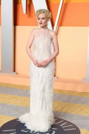 Julia Garner OnlyFans Leaked Free Thumbnail Picture - #IMRhtrnKqN