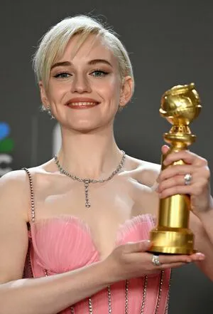 Julia Garner OnlyFans Leaked Free Thumbnail Picture - #LuszCfcHye