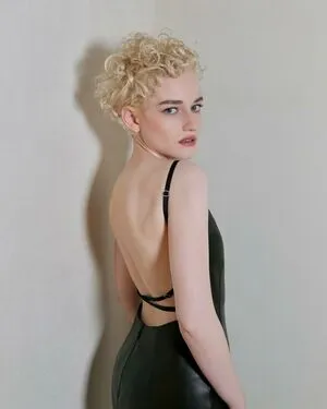 Julia Garner OnlyFans Leaked Free Thumbnail Picture - #QMCrTjzxZA