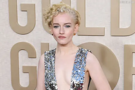 Julia Garner OnlyFans Leaked Free Thumbnail Picture - #W78AmKVO4a