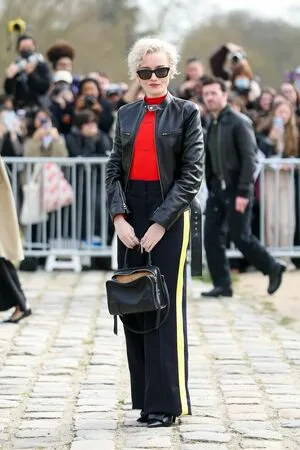 Julia Garner OnlyFans Leaked Free Thumbnail Picture - #akjaULGMhd