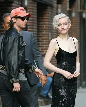 Julia Garner OnlyFans Leaked Free Thumbnail Picture - #i8NobnkN71