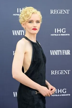 Julia Garner OnlyFans Leaked Free Thumbnail Picture - #iGfN9kI4dw