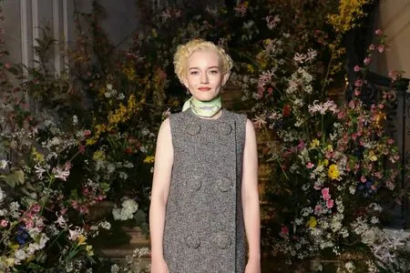 Julia Garner OnlyFans Leaked Free Thumbnail Picture - #p8lf48DJ9a