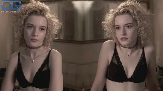 Julia Garner OnlyFans Leaked Free Thumbnail Picture - #q5FAWQhFnY