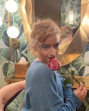 Julia Garner OnlyFans Leaked Free Thumbnail Picture - #tcMjZ5Fo9t