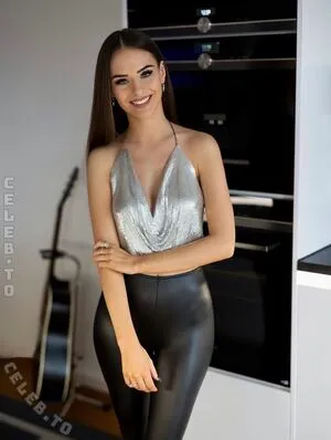 Julia Hofer OnlyFans Leaked Free Thumbnail Picture - #MxxDmvyAxM