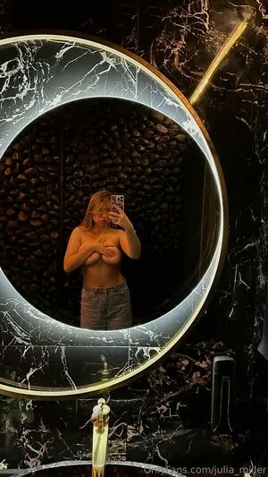Julia In Disguise OnlyFans Leaked Free Thumbnail Picture - #blBL5FBAXe