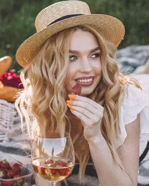 Julia Rebenok OnlyFans Leaked Free Thumbnail Picture - #UolBDeF8c4