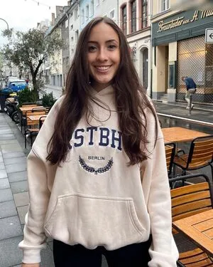 Juliabellax OnlyFans Leaked Free Thumbnail Picture - #Skhrt5Ktia