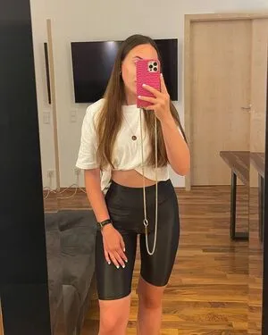 Juliabellax OnlyFans Leaked Free Thumbnail Picture - #eBi0URHczB