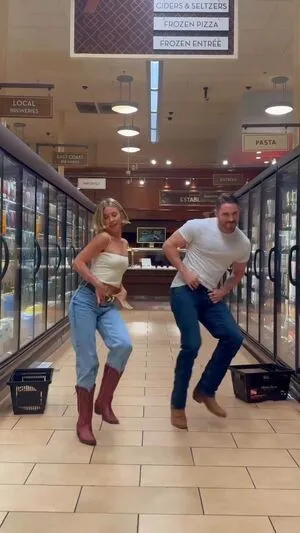 Julianne Hough OnlyFans Leaked Free Thumbnail Picture - #4lwfvsYUD5