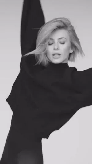 Julianne Hough OnlyFans Leaked Free Thumbnail Picture - #UFBHidq7Sk