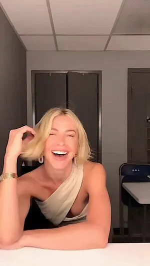 Julianne Hough OnlyFans Leaked Free Thumbnail Picture - #YNJSHysEKS