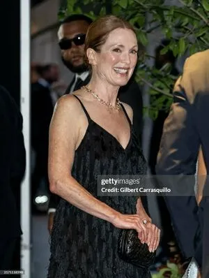 Julianne Moore OnlyFans Leaked Free Thumbnail Picture - #2aPdnD5CKT