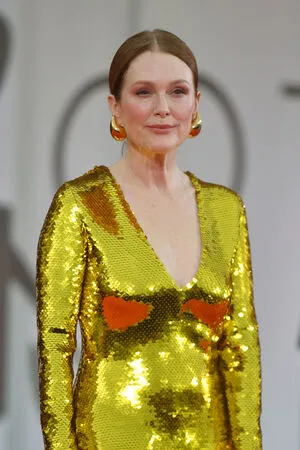 Julianne Moore OnlyFans Leaked Free Thumbnail Picture - #8mySMF5AMw