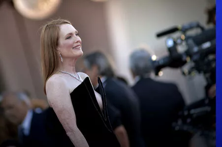 Julianne Moore OnlyFans Leaked Free Thumbnail Picture - #EVQNCov8Zd