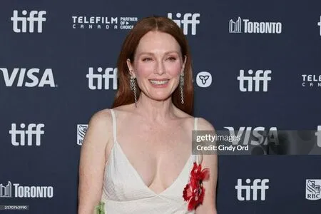 Julianne Moore OnlyFans Leaked Free Thumbnail Picture - #LKTdw2bzR1