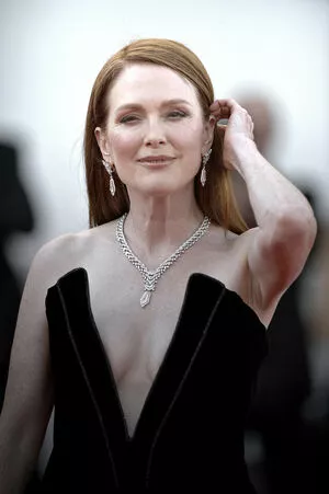 Julianne Moore OnlyFans Leaked Free Thumbnail Picture - #V1RRbv4Gse