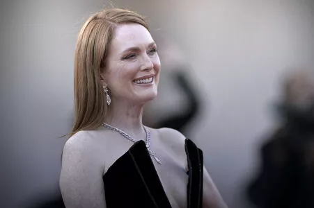 Julianne Moore OnlyFans Leaked Free Thumbnail Picture - #a9ro4WC19y