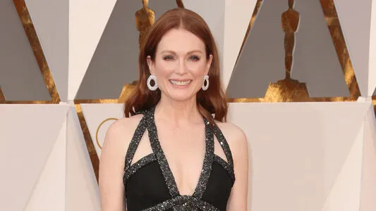 Julianne Moore OnlyFans Leaked Free Thumbnail Picture - #isa1kWh2uF