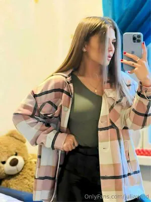 Juliawind OnlyFans Leaked Free Thumbnail Picture - #37NfwH0bud