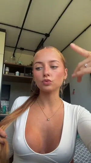 Julie Remoissenet OnlyFans Leaked Free Thumbnail Picture - #HmnXJz8Q85