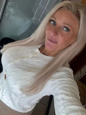 Julie OnlyFans Leaked Free Thumbnail Picture - #PceD3B4GAZ