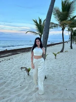 Julieblossom OnlyFans Leaked Free Thumbnail Picture - #2eZTTz3rVv