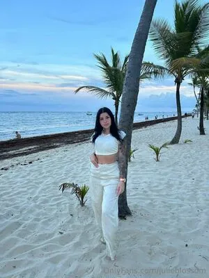 Julieblossom OnlyFans Leaked Free Thumbnail Picture - #LH9qiNugJC
