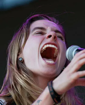 Julien Baker OnlyFans Leaked Free Thumbnail Picture - #DtIdSoJOyC