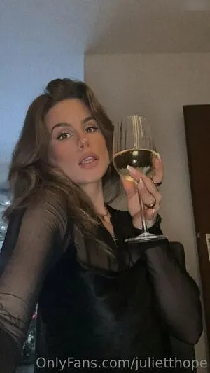 Julietthope Juliettehope OnlyFans Leaked Free Thumbnail Picture - #4MeRfFioEd