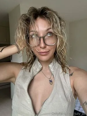 July Juli OnlyFans Leaked Free Thumbnail Picture - #4fzDakmGET