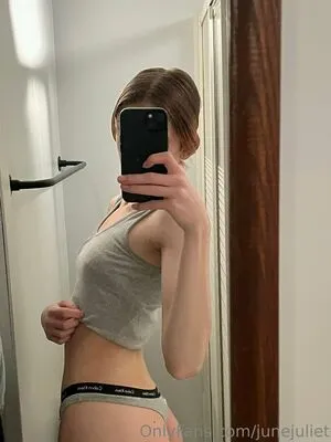Junejuliet OnlyFans Leaked Free Thumbnail Picture - #UBBxWts5lv
