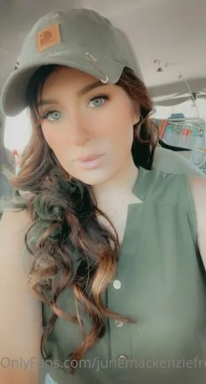 Junemackenziefree OnlyFans Leaked Free Thumbnail Picture - #e9QoZnGAWe