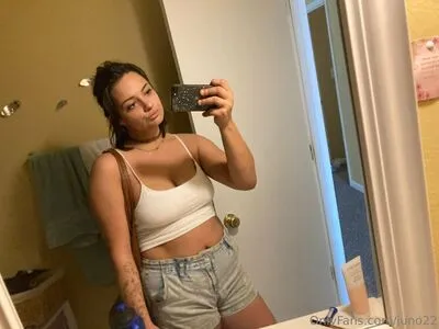 Juno22 OnlyFans Leaked Free Thumbnail Picture - #4leV8vgpz2