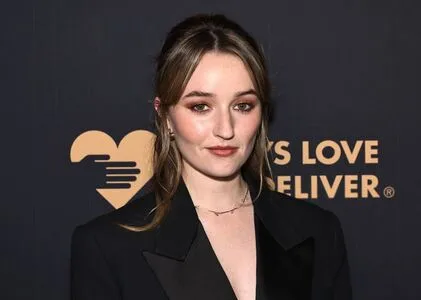 Kaitlyn Dever OnlyFans Leaked Free Thumbnail Picture - #VvyYq04mye