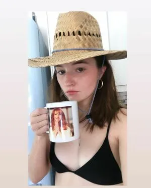 Kaitlyn Dever OnlyFans Leaked Free Thumbnail Picture - #uElrmSMhyb