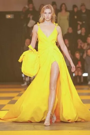 Karlie Kloss OnlyFans Leaked Free Thumbnail Picture - #OfrogP3VaK